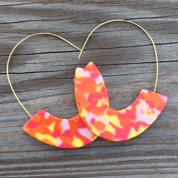 💲SOLD Acrylic drop earrings orange yellow white - Picture 2 of 4
